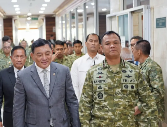 Wapang TNI Dampingi Menhan RI dalam Rapat Kerja Bersama Komisi I DPR RI