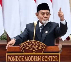 Di Depan Prabowo Kiai Hasan Persilakan Santri Kritik dan Demo Jika Hidup Mewah