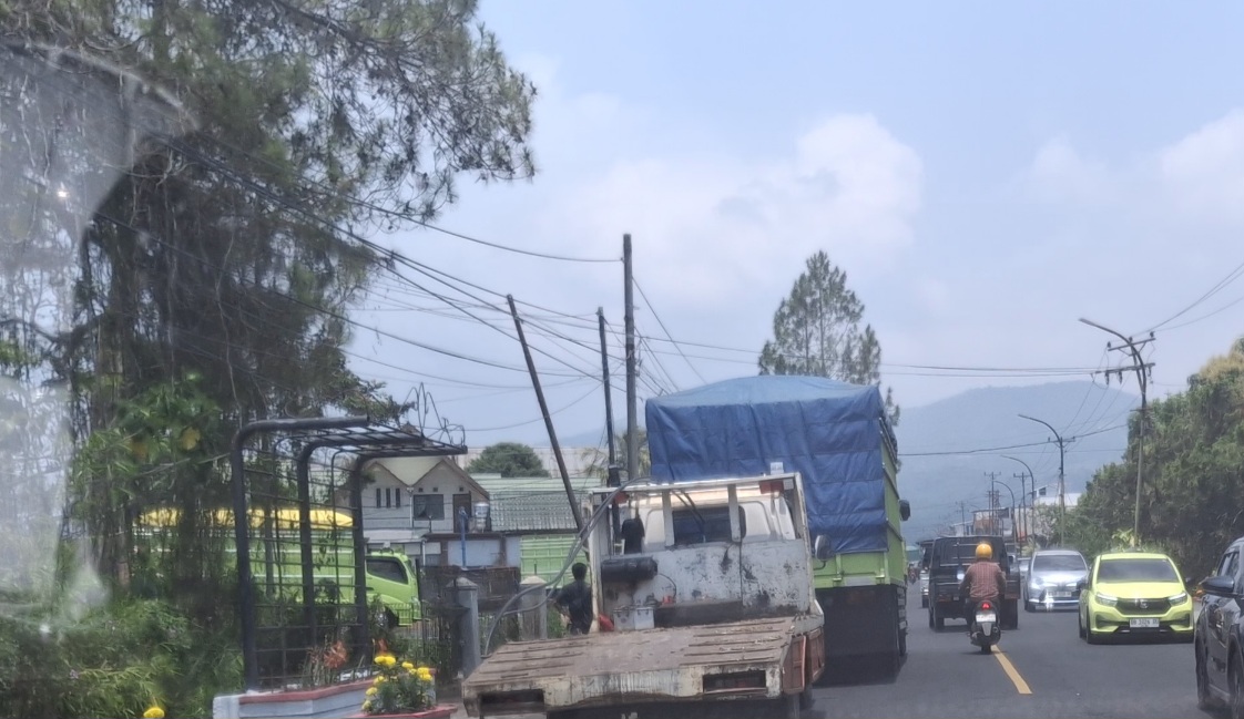 Sidak Reda, Truk Solar Kembali "Kucing-kucingan" Mangkal 300 Meter dari SPBU Walian Tomohon