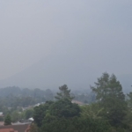 Gunung Lokon Terbakar! Asap Putih Selimuti Kota Tomohon