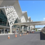 Kepulan Asap Mencekam di Runway 18 Paksa Bandara Sam Ratulangi Lumpuh Total